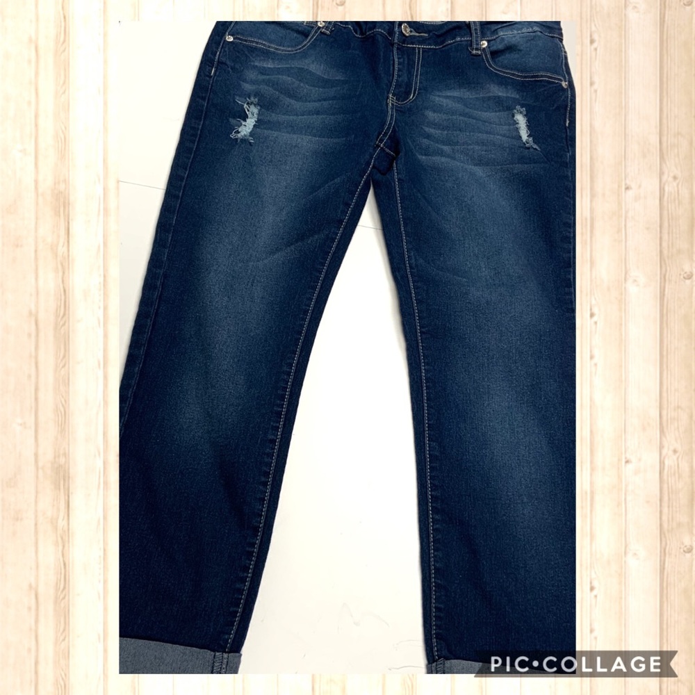 Arianna distressed cuffed jean capris size 13
